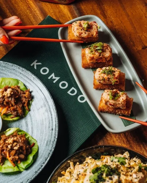 Komodo Miami’s Vibrant Vibe & Culinary Joy! 🌿🍸