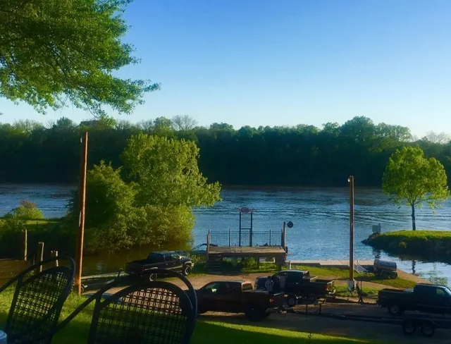 Capitol Oyster Bar: A Wonderful Riverside Restaurant