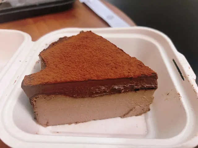 Screaming Parrots Dessert Cafe in Redmond 🦜🍰