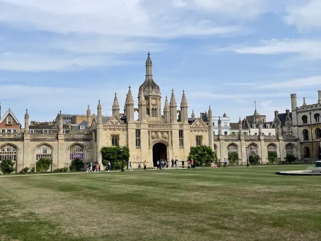 🇬🇧 King's College, Cambridge – Gothic Splendor & Poetic Legacy