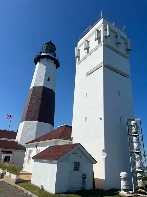 Long Island Lighthouse: A Breath of Sea Breeze 🌊