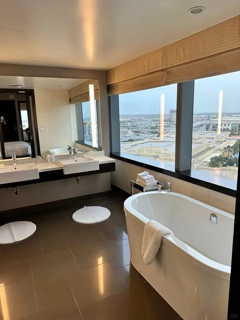 Who Said Las Vegas Doesn’t Have Family-Friendly Hotels?! 🏨