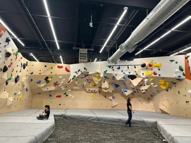 Approach Climbing Gym - A Boulderer's Paradise! 🧗‍♂️✨