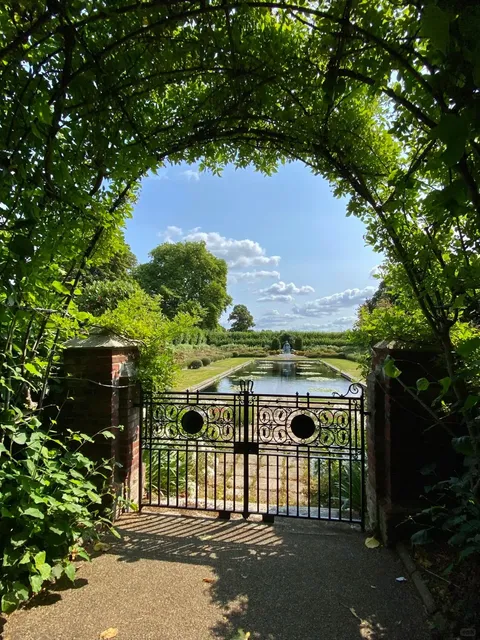 ​​The Sunken Garden at Kensington Palace​​ 🌸🏰