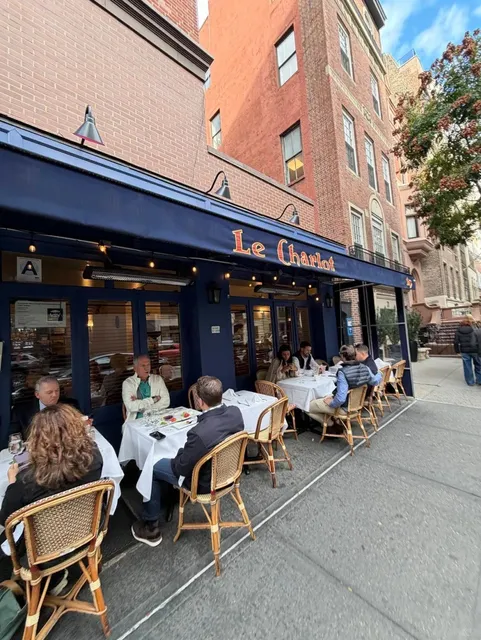 New York Le Charlot Restaurant: Warm Chicken Salad 🍲