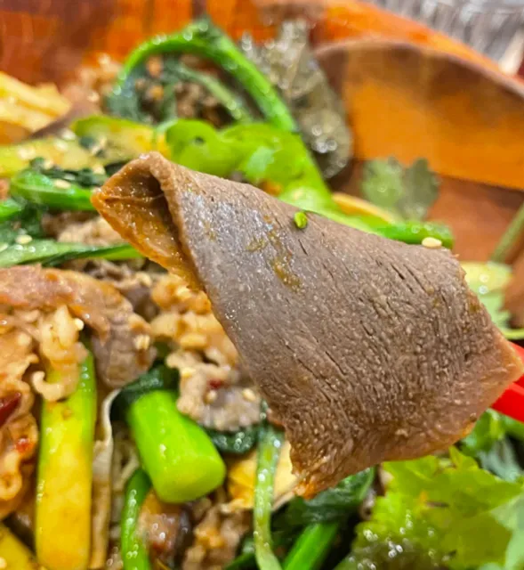 Thick beef tongue 👅 spicy hot pot!