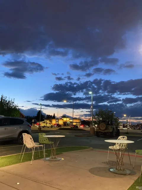 📍 Skip Downtown Denver – Stay in Cherry Creek Instead! 🏡✨