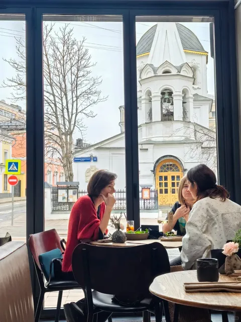 Don’t Miss This Must-Try Georgian Restaurant in Moscow! 🇬🇪🍷