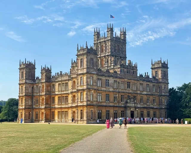 Your Ultimate Downton Abbey Day Trip Guide 🏰✨