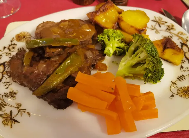 Lincoln_Crust Restaurant – A Hidden Gem with a Royal-Trained Chef!