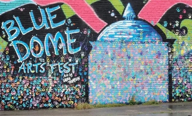 Blue Dome District: A Nostalgic Stop on Route 66 🚗💨