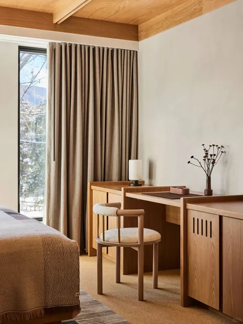 Mollie’s Aspen: A Luxurious Journey Through Time 🏛️✨