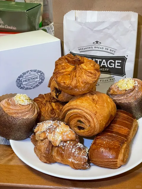 New York Dessert Shop: Heritage Grand Bakery