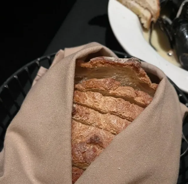 🏙️ Monterey Bay Fish Grotto |