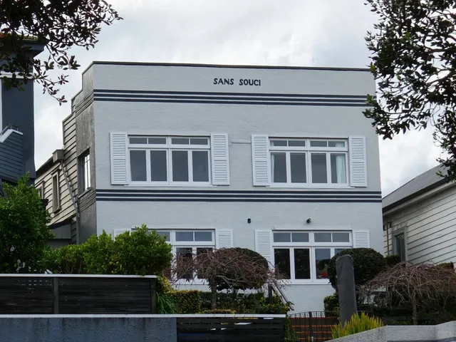 🇳🇿 Devonport’s Whimsical Houses: A Seaside Gallery