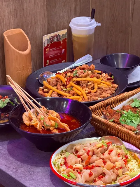  🇺🇸 LA｜Late-Night Vibes at a Music-Filled Sichuan Eatery 🎶🌶️