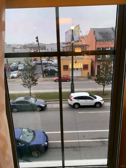 New Orleans Super Affordable Hotel – Steps from the French Quarter! 🏨