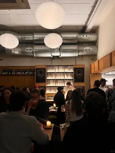 London Foodie Spot | East London's Atmospheric Vinyl Record Restaurant