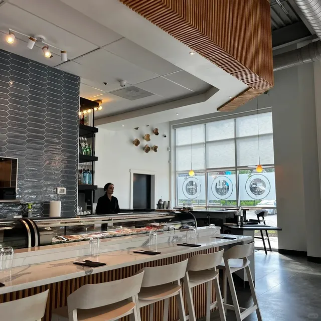 K-Asian Fusion in Peachtree Corners Space-Themed Fun & Tesla Charging！