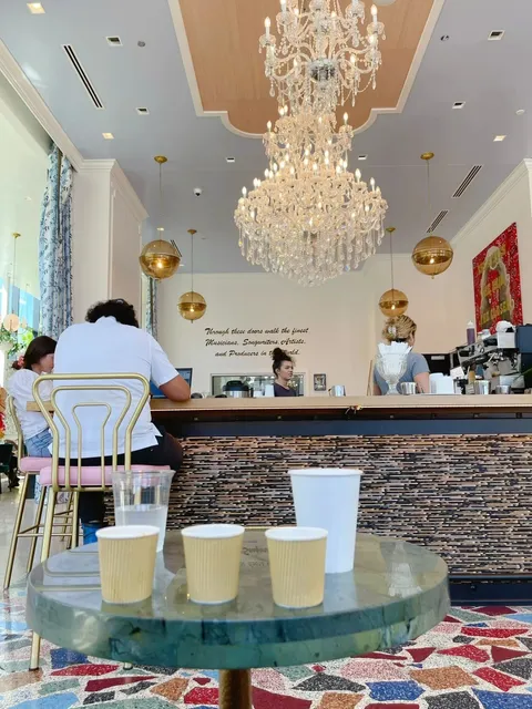 🎸 Nashville Perfect Day Itinerary: Coffee, Campus & Cuisine!