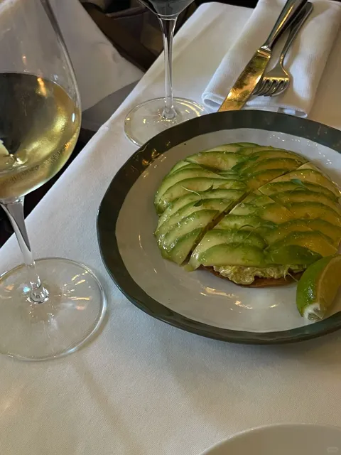 🟢 Dining Beautifully with Parisians