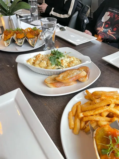  Day Trip Around Toronto | Niagara Falls Food: Lake House 🌊