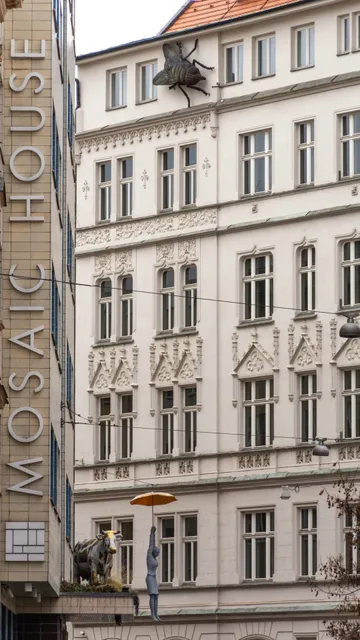 🇨🇿 Prague's Hidden Art: Where the City Comes Alive 🎨✨