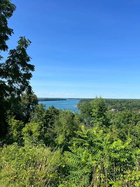 🌿 The Most Scenic Trail Near Toronto: Niagara Glen Hike 🌿