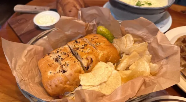 ​​Blue Mountain Icon | The Yellow Deli Treehouse Café​​ 🏡✨