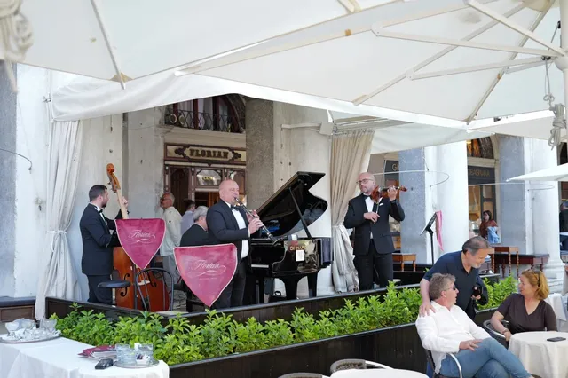 Venice's 300-year-old coffee shop ☕️ I've checked it out!!