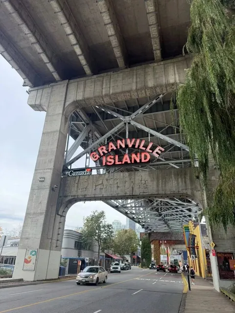 🎉🍔 Granville Island: Vancouver’s Foodie & Fun Paradise! 🌉