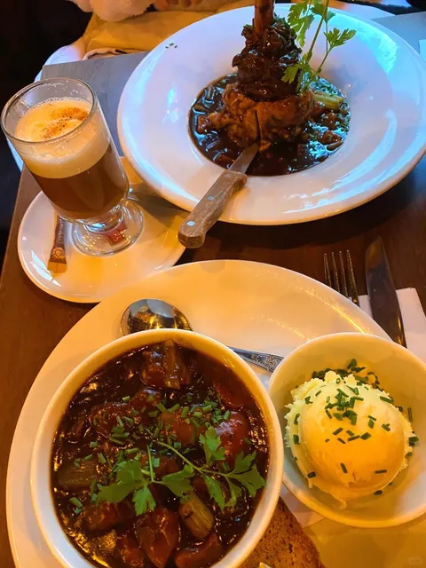 Dublin's Temple Bar: Popular Irish Cuisine at The Old Mill