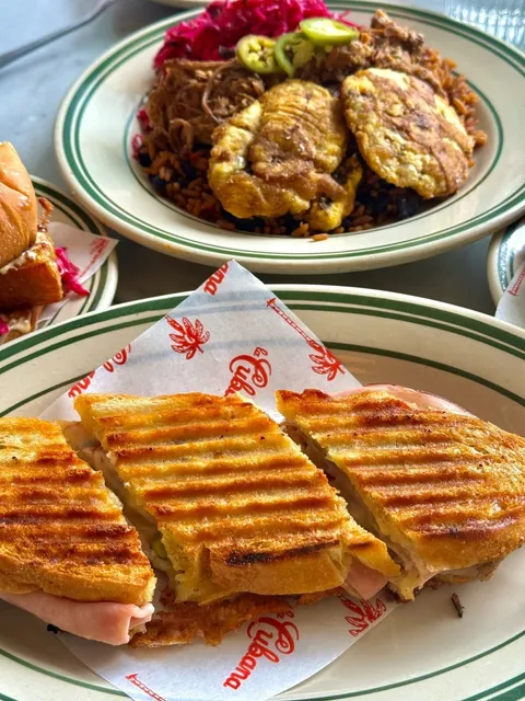 🌶️ Summer Vibes at La Cubana: A Colorful Cuban Feast in Toronto