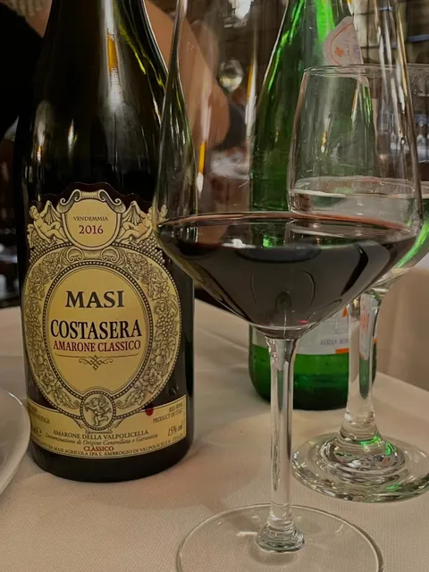 This cave restaurant is amazing, it really hits the spot for me. 🌟🍴