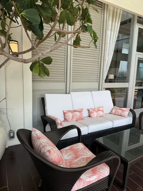 Staying at Jennie's Favorite Hotel in Hawaii