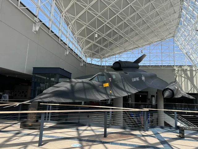 Exploring Omaha Beyond Buffett: Hidden Gems & Local Picks! 🚗🌳