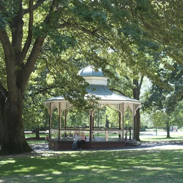 Tasmanian Travel Diaries: Falling in Love with Launceston 🦚💕