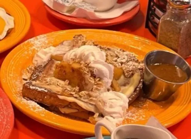 🍳 The BREAKFAST CLUB MPLS | A Vibrant All-American Morning Spot! 🌈