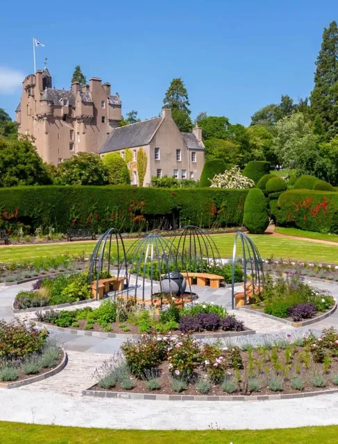 🏰 Unveiling the Mystery of Crathes Castle: A Dreamlike Ancient Castle Experience ✨