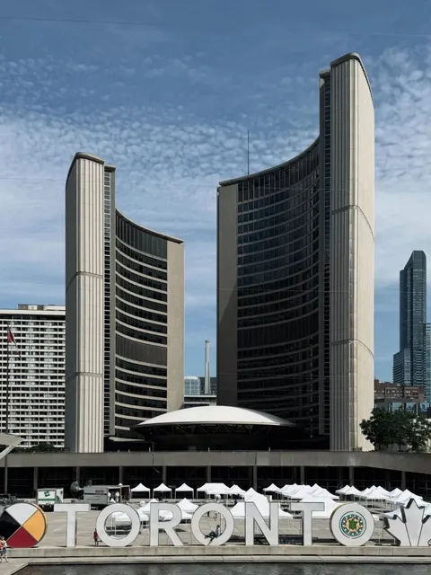 👽🏙️ Toronto City Hall: Alien Landing Pad or "The Eye of Government"?