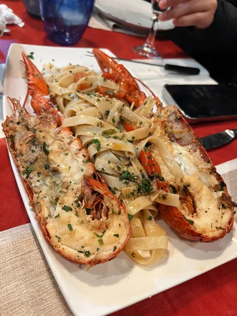 I ate a huge lobster in Venice! 🦞