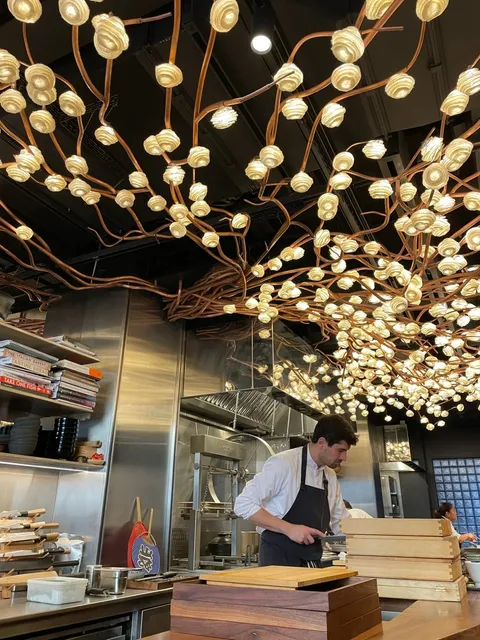 A Dreamy and Bright Meal in London’s Winter