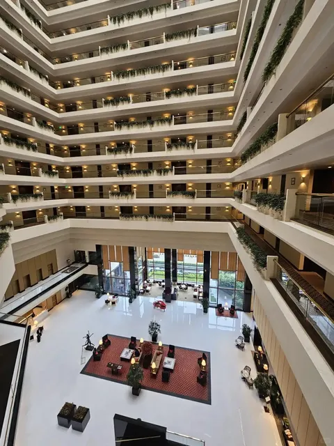 India hotel guide --The Oberoi, Mumbai 