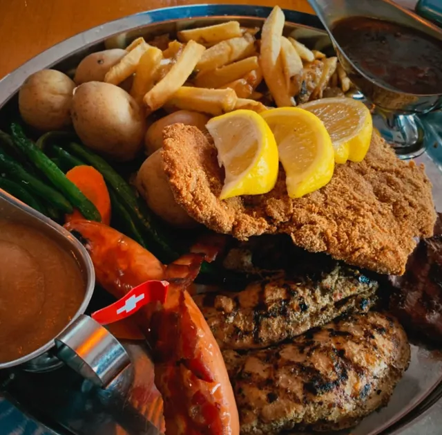 ​​Blue Mountain Must-Visit Restaurant | The Alphorn ​​ 🏔️🍖