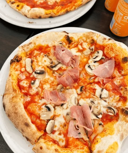 A Hidden Gem Pizza Shop in Florence