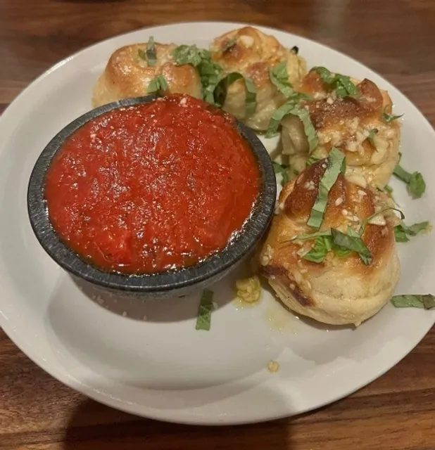 A Delicious Neighborhood Pizza Spot in Nashville!