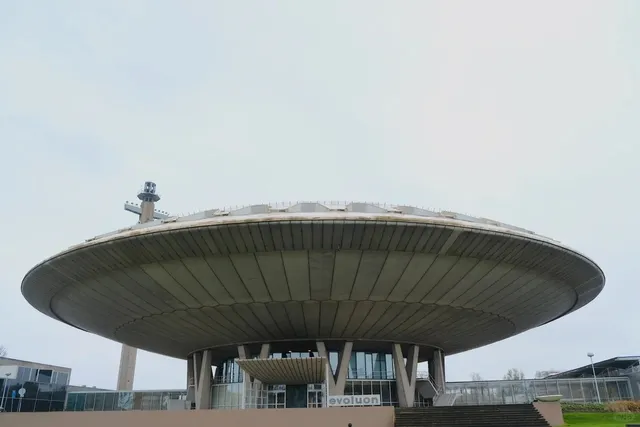 That "UFO" on Eindhoven's Lawn 🛸🌿