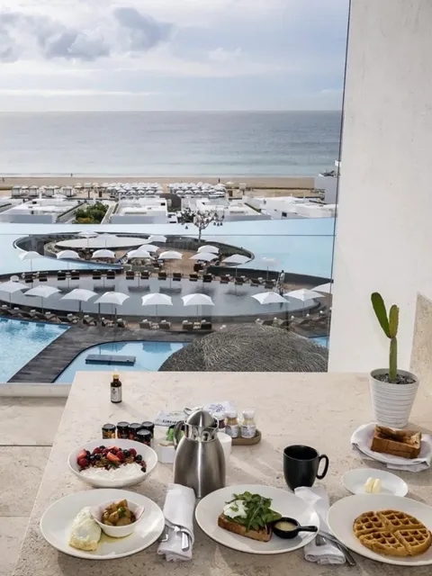  Los Cabos: Mexico's Luxury Desert-Meets-Ocean Escape 