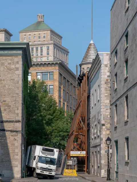 🌿🏛️ Montreal's Old Town: A European Escape, Morning & Night! ☕🌙
