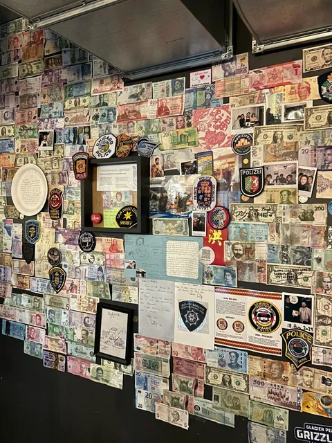 Icelandic Street Food: The Ultimate Bread Bowl Lamb Soup Experience 🍲